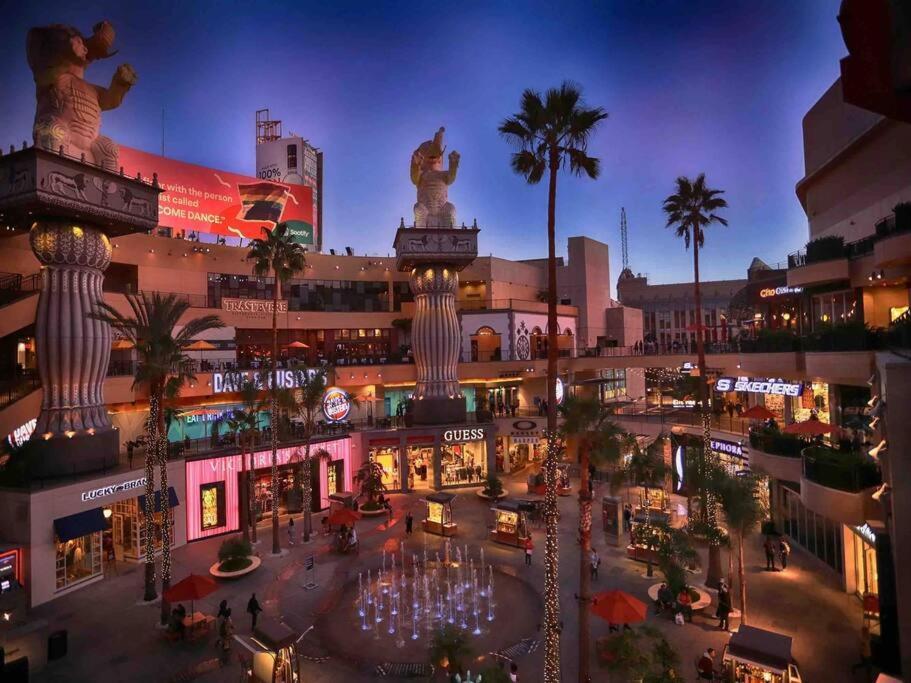 Elegant Hollywood Retreat - Spacious 2Br 2Ba Condo With Resort-Style Amenities لوس أنجلوس المظهر الخارجي الصورة