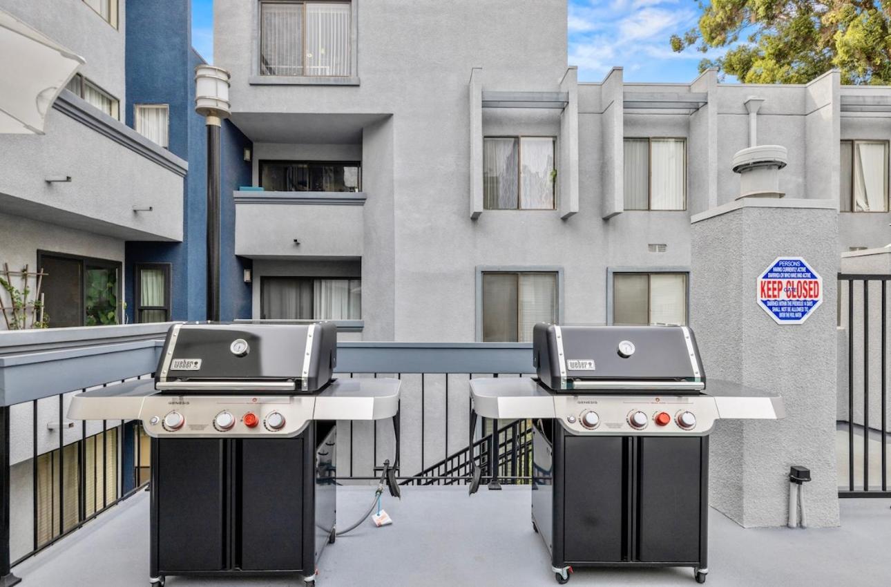 Elegant Hollywood Retreat - Spacious 2Br 2Ba Condo With Resort-Style Amenities لوس أنجلوس المظهر الخارجي الصورة