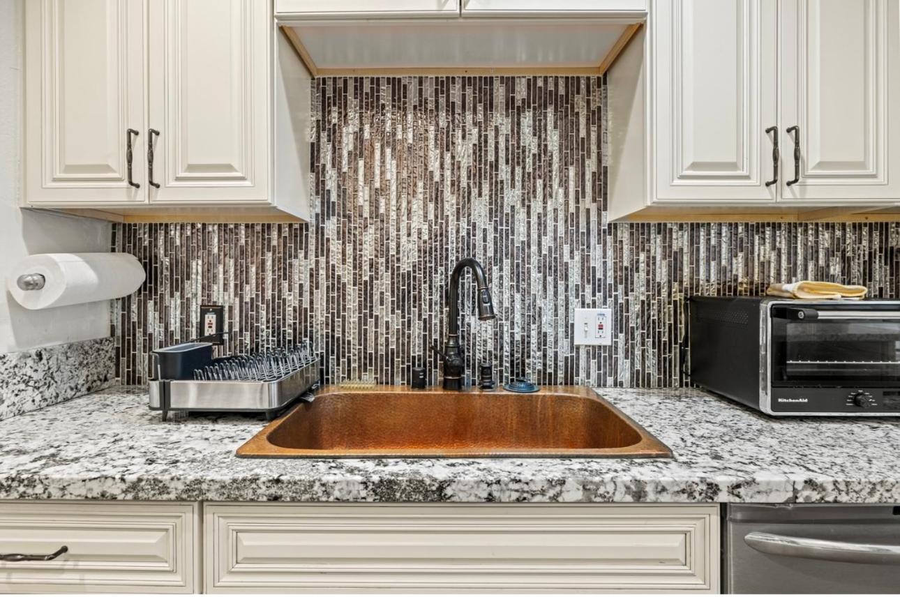 Elegant Hollywood Retreat - Spacious 2Br 2Ba Condo With Resort-Style Amenities لوس أنجلوس المظهر الخارجي الصورة