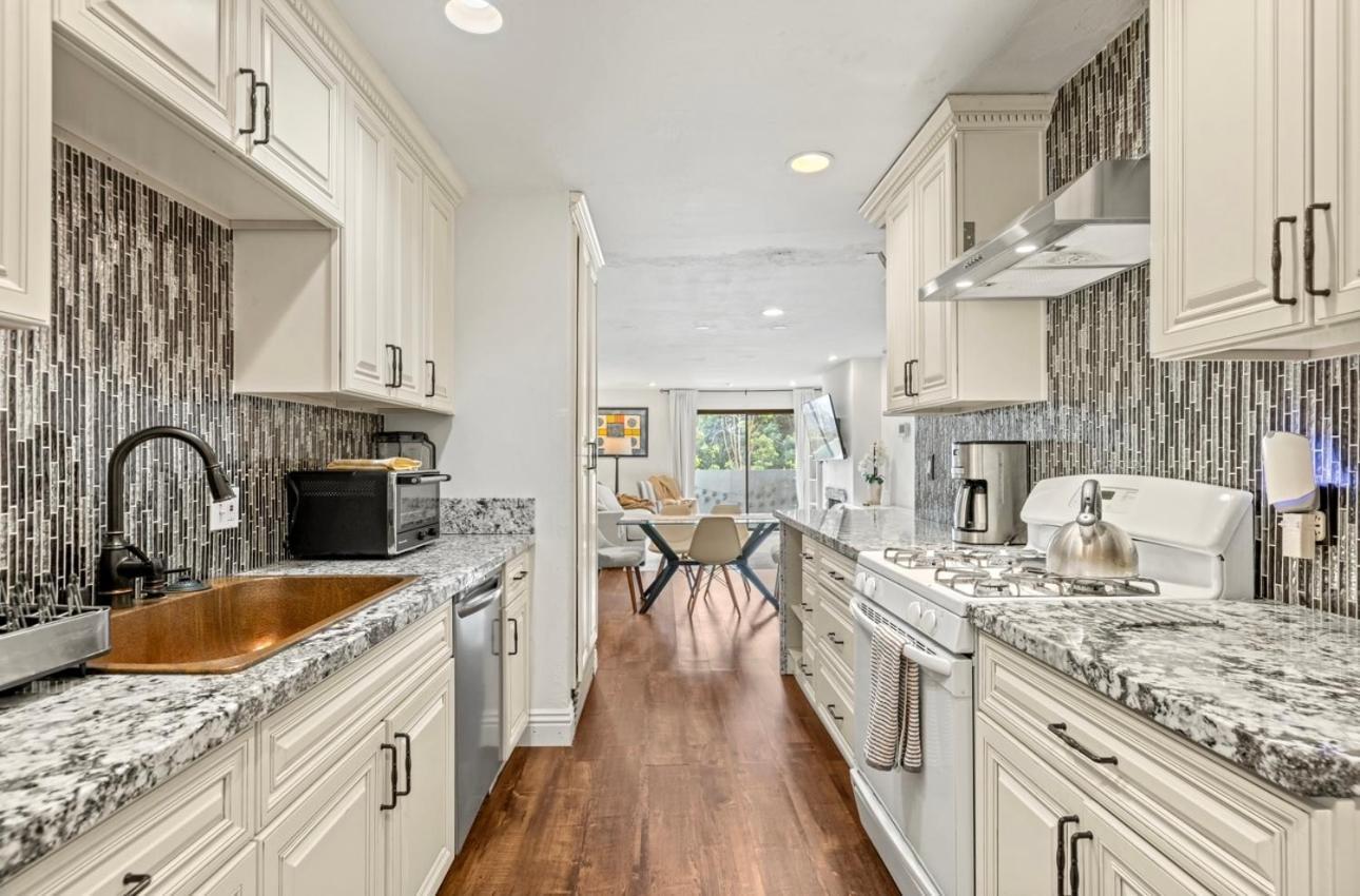 Elegant Hollywood Retreat - Spacious 2Br 2Ba Condo With Resort-Style Amenities لوس أنجلوس المظهر الخارجي الصورة