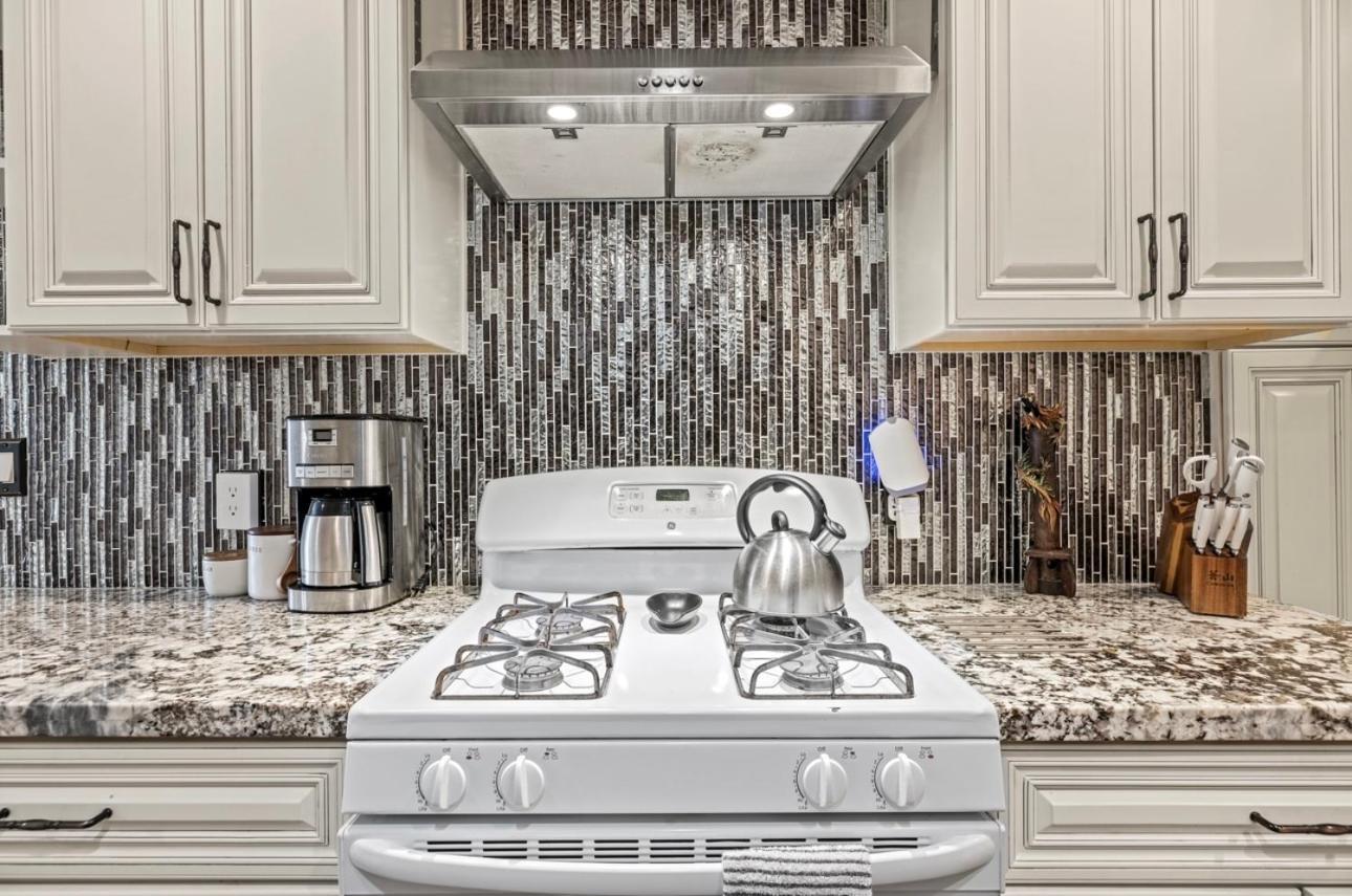 Elegant Hollywood Retreat - Spacious 2Br 2Ba Condo With Resort-Style Amenities لوس أنجلوس المظهر الخارجي الصورة