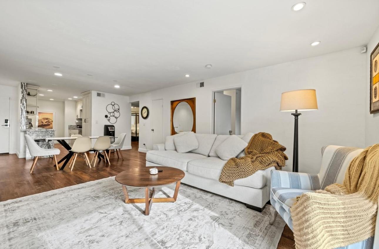 Elegant Hollywood Retreat - Spacious 2Br 2Ba Condo With Resort-Style Amenities لوس أنجلوس المظهر الخارجي الصورة